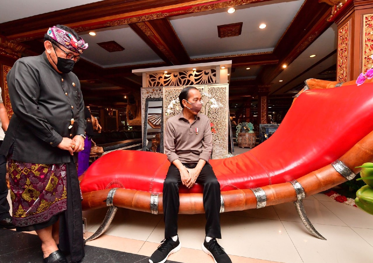 Presiden Joko Widodo Meninjau Pameran Industri Kecil Menengah  Bali Bangkit