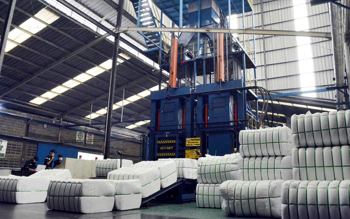 Korporasi Pengolah Daur Ulang Sampah Botol Plastik