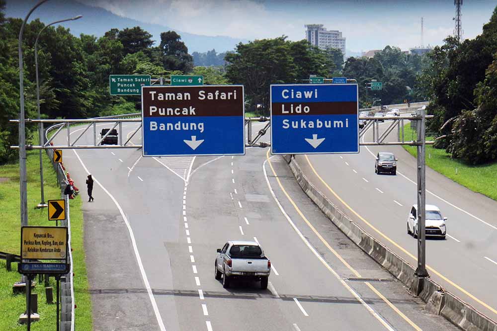 Jalur Wisata ke Puncak Lengang