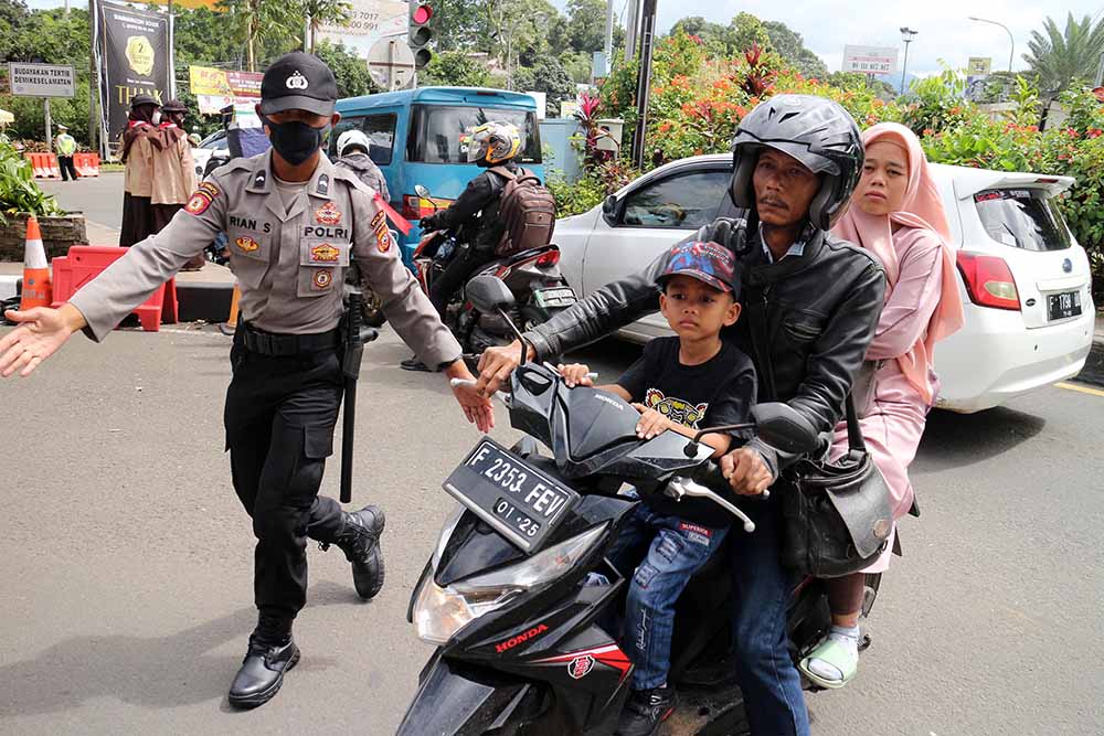 Razia Prokes dan Vaksin di Kawasan Wisata Puncak