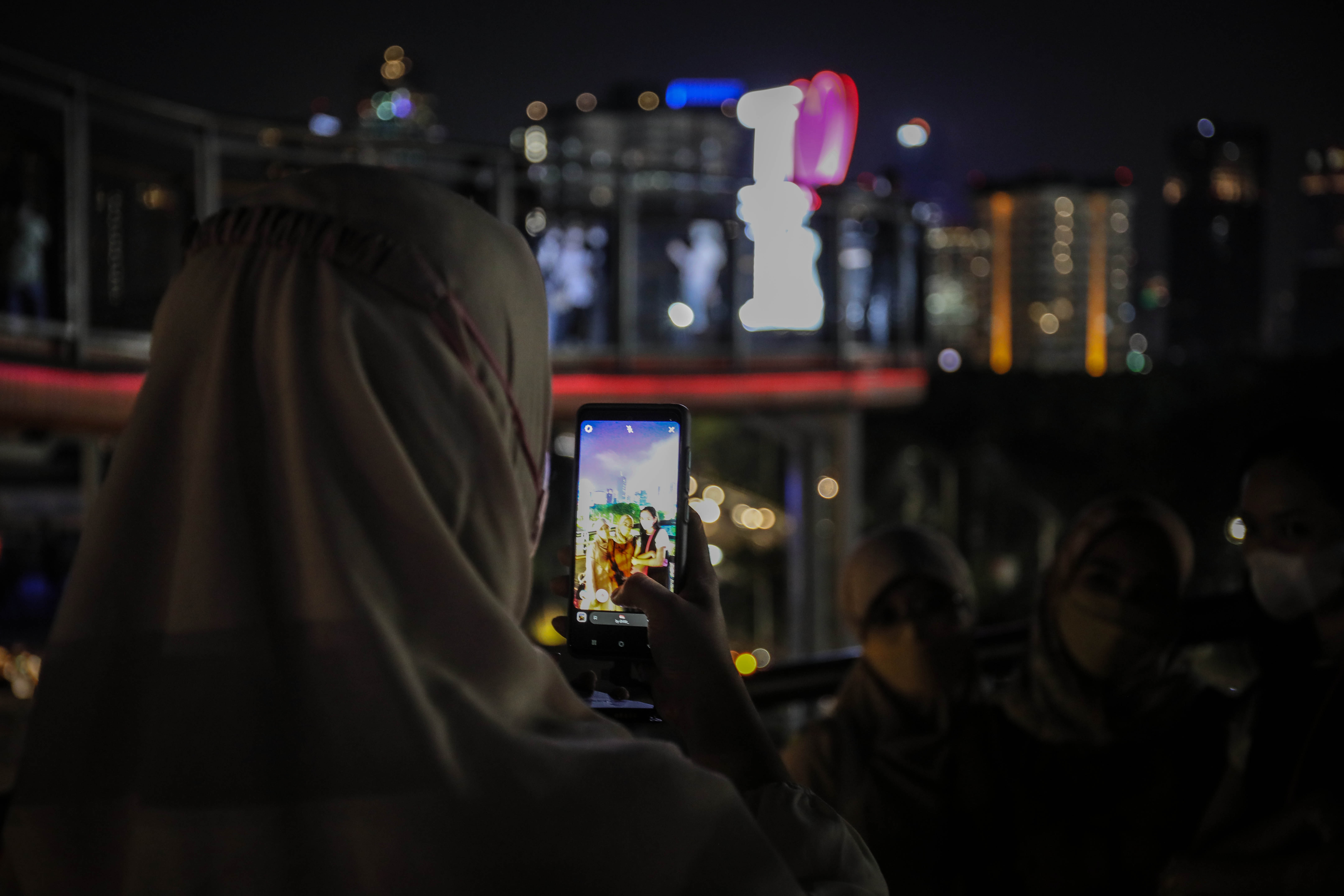 Berburu Pemandangan Senja Ibu Kota