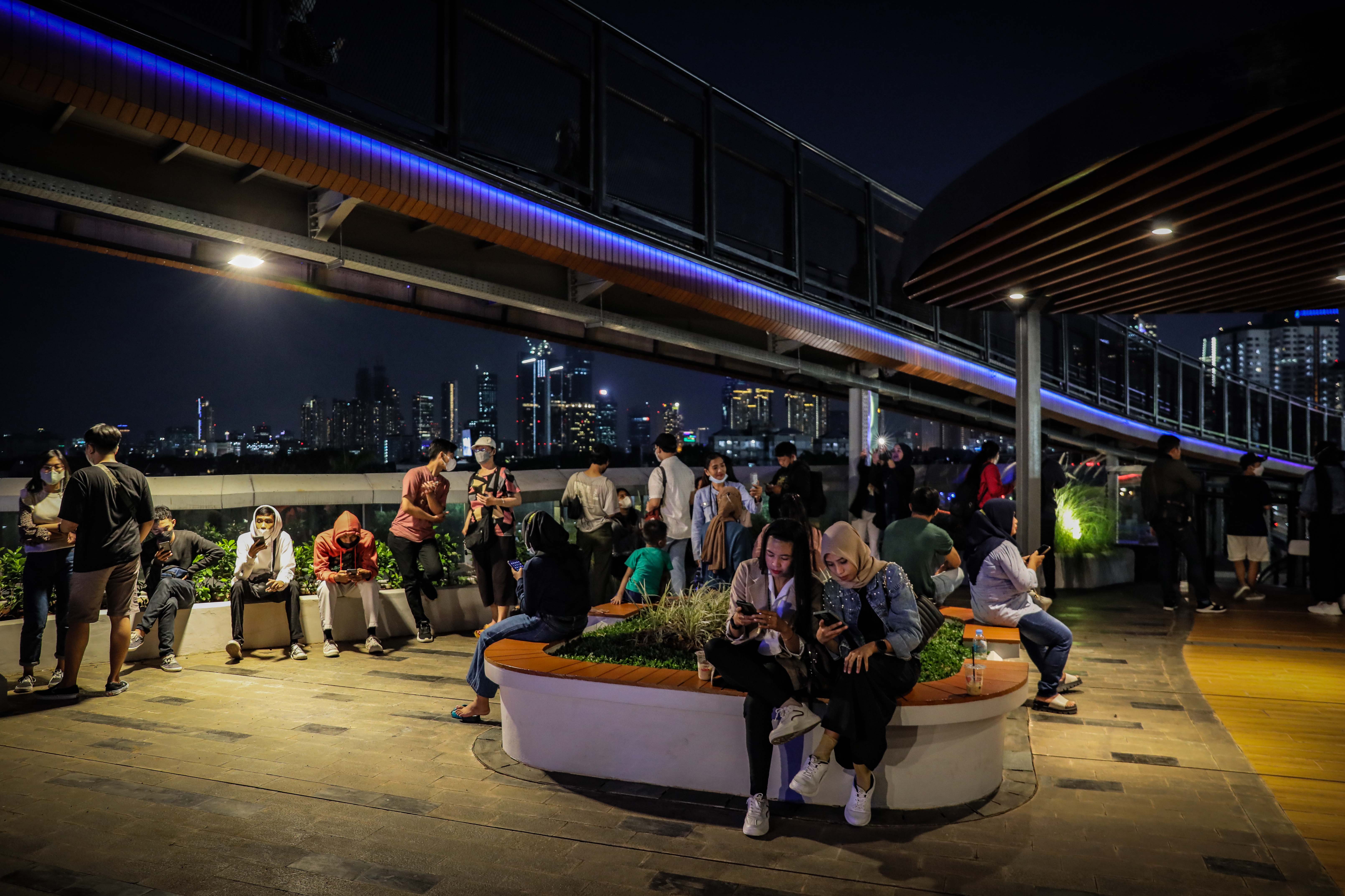 Berburu Pemandangan Senja Ibu Kota