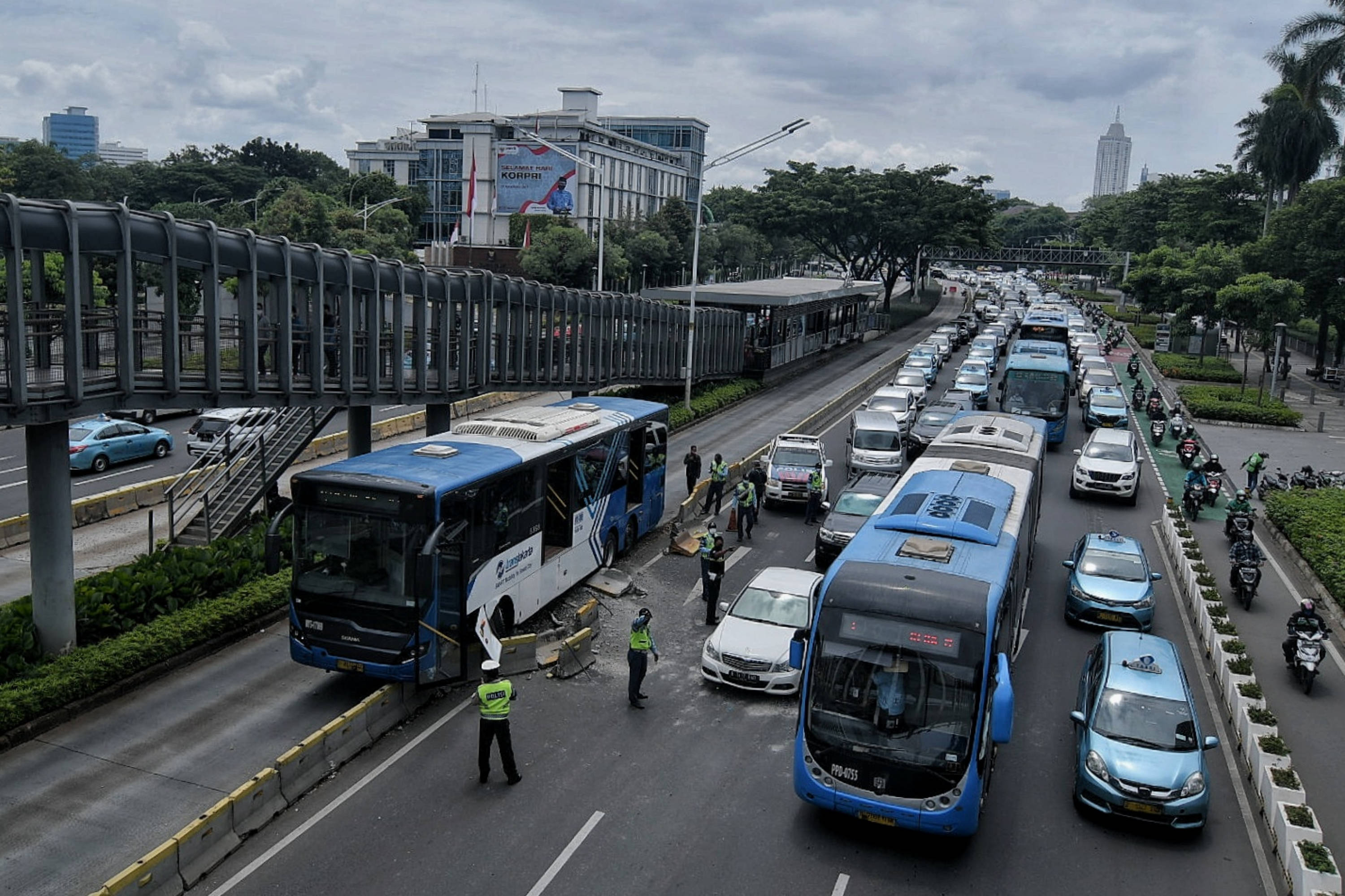 Kecelakaan Tunggal Bus TransJakarta