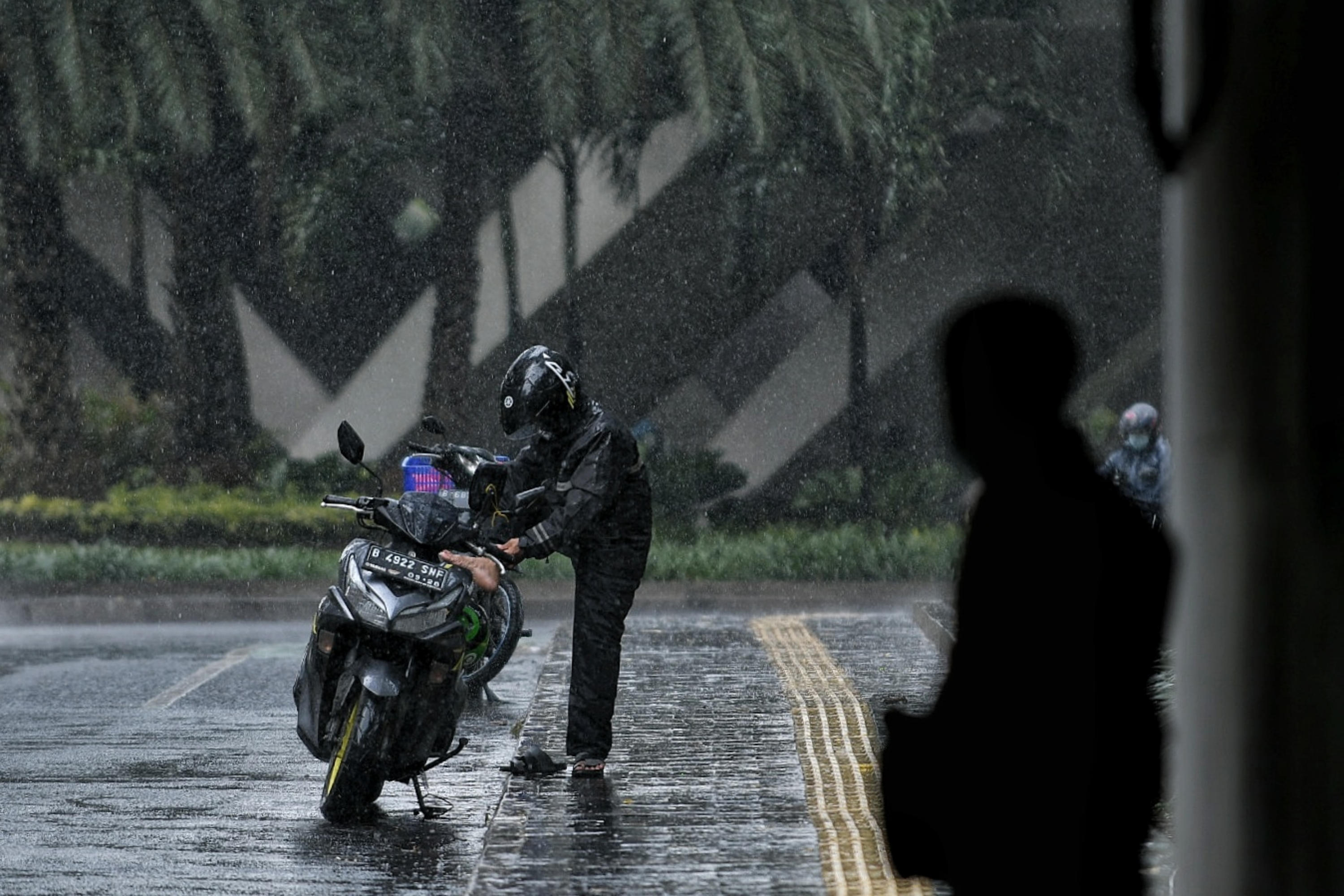 Bahaya Jas Hujan Ponco