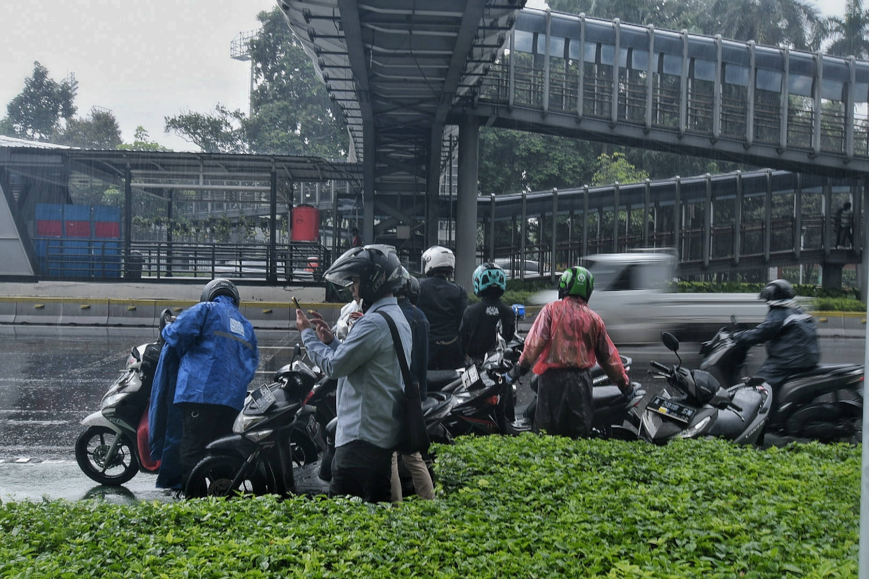 Bahaya Jas Hujan Ponco