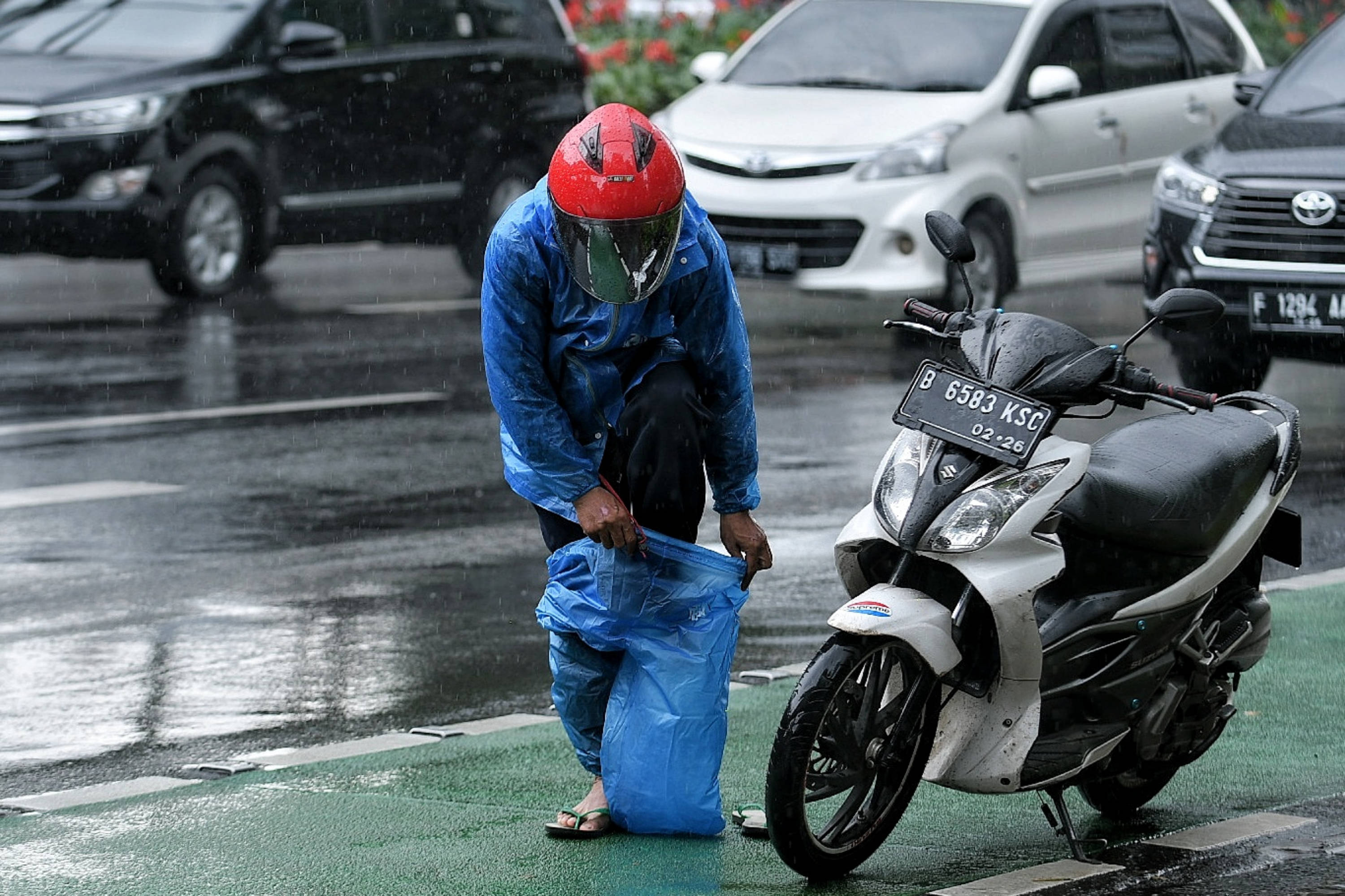 Bahaya Jas Hujan Ponco