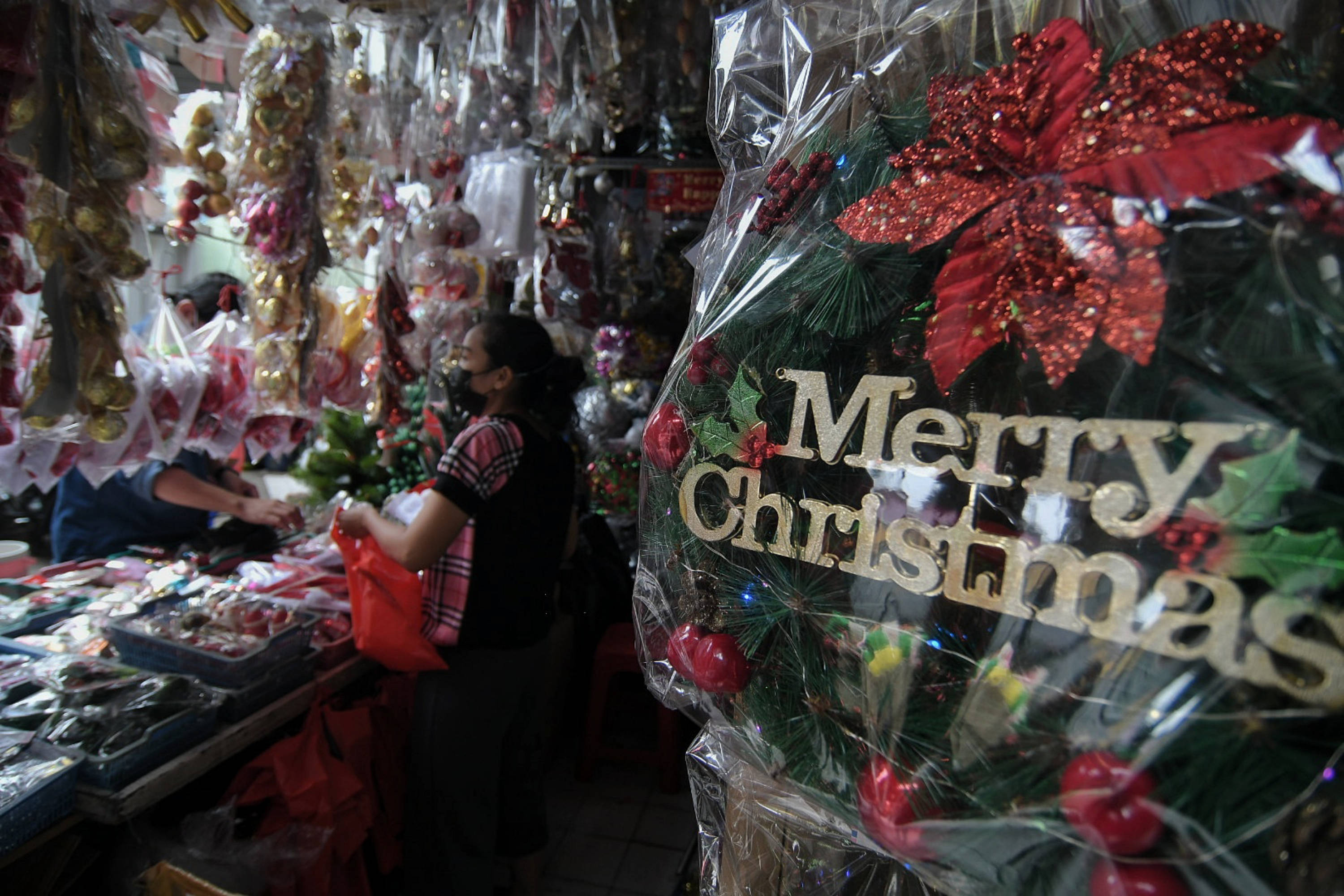 Penjualan Pernak-Pernik Natal