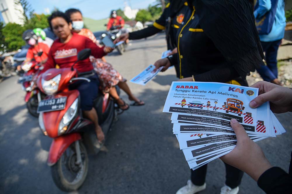  Sosialisasi Keselamatan Berkendara di Perlintasan Kereta Api