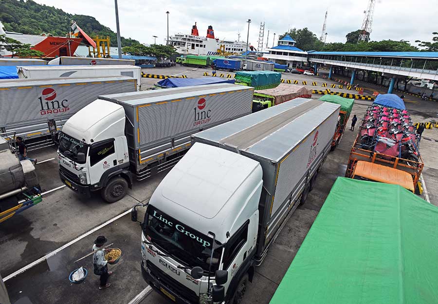 Penyeberangan di Merak Terhambat  Gelombang Tinggi 