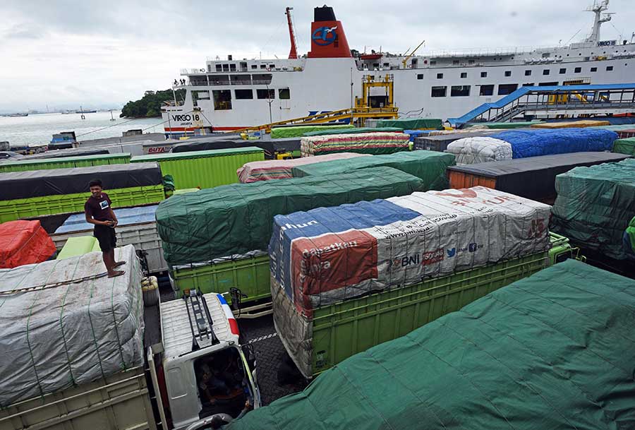 Penyeberangan di Merak Terhambat  Gelombang Tinggi 