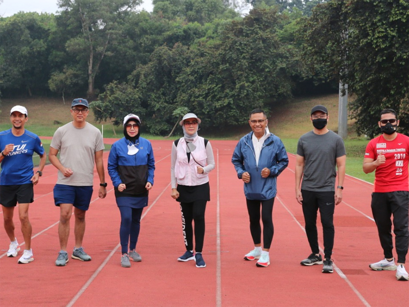Ramaikan Penutupan BNI-UI Half Marathon