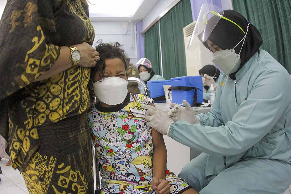 Vaksinasi Massal Anak 