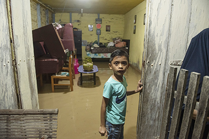 Banjir Akibat Curah Hujan yang Tinggi dan Luapan Sungai Krueng 