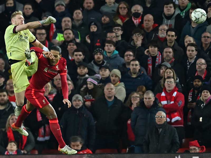 The Reds Buntu Lawan 10 Pemain Arsenal