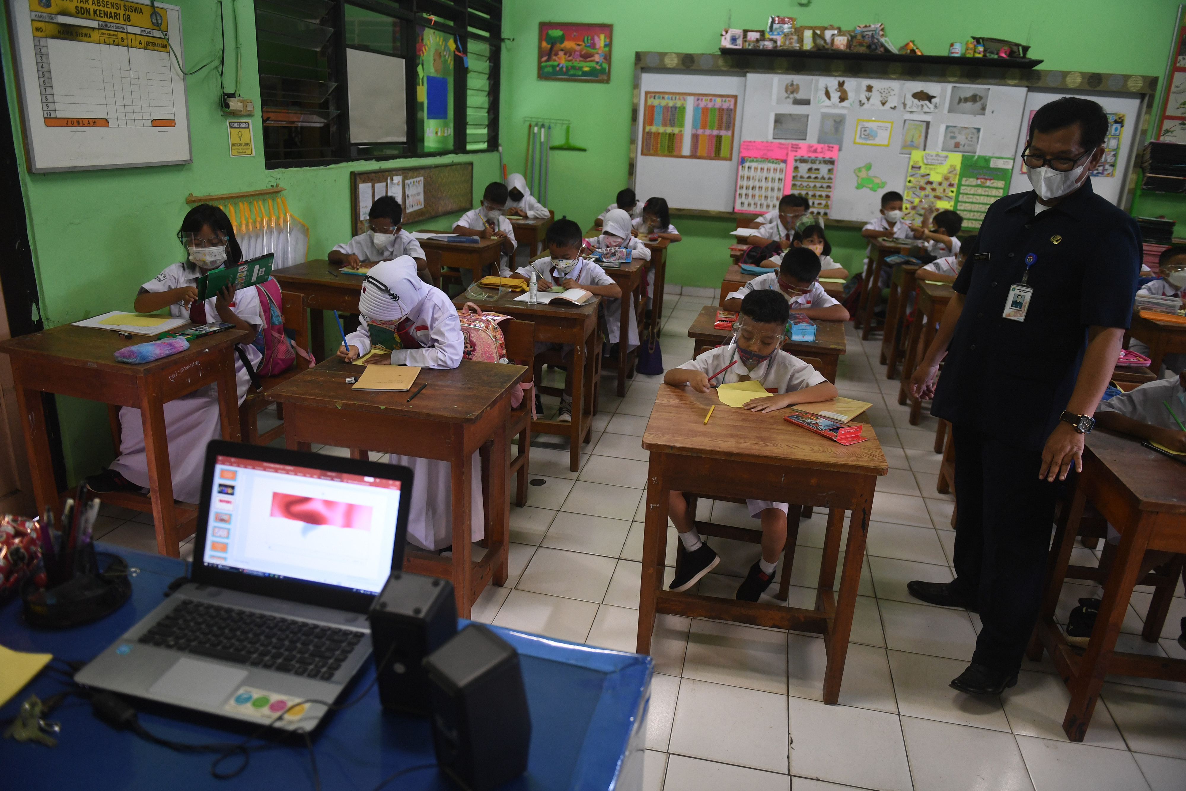 Pelaksanaan PTM 100 Persen di Jakarta