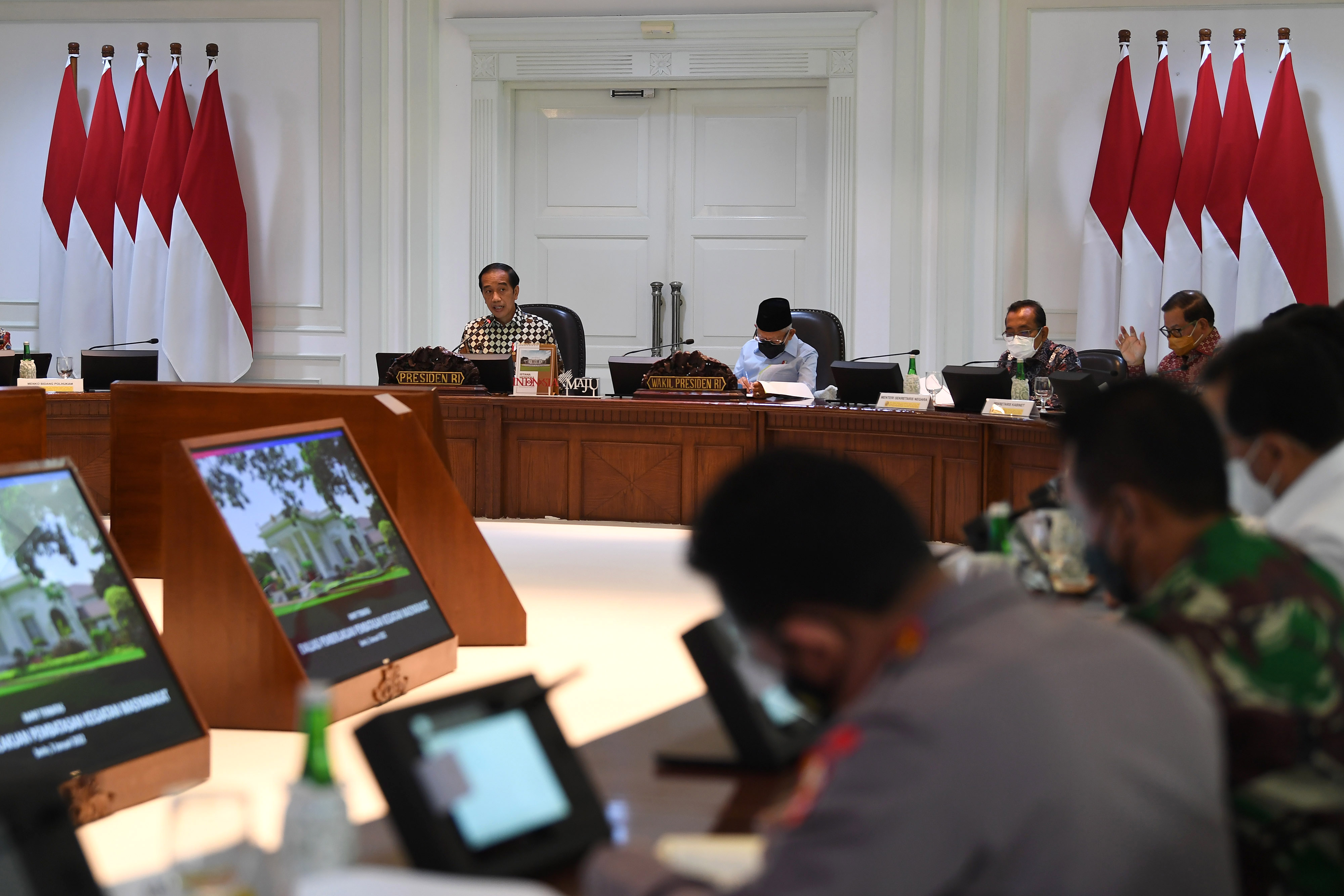 Presiden Jokowi Pimpin Rapat Terbatas Evaluasi PPKM