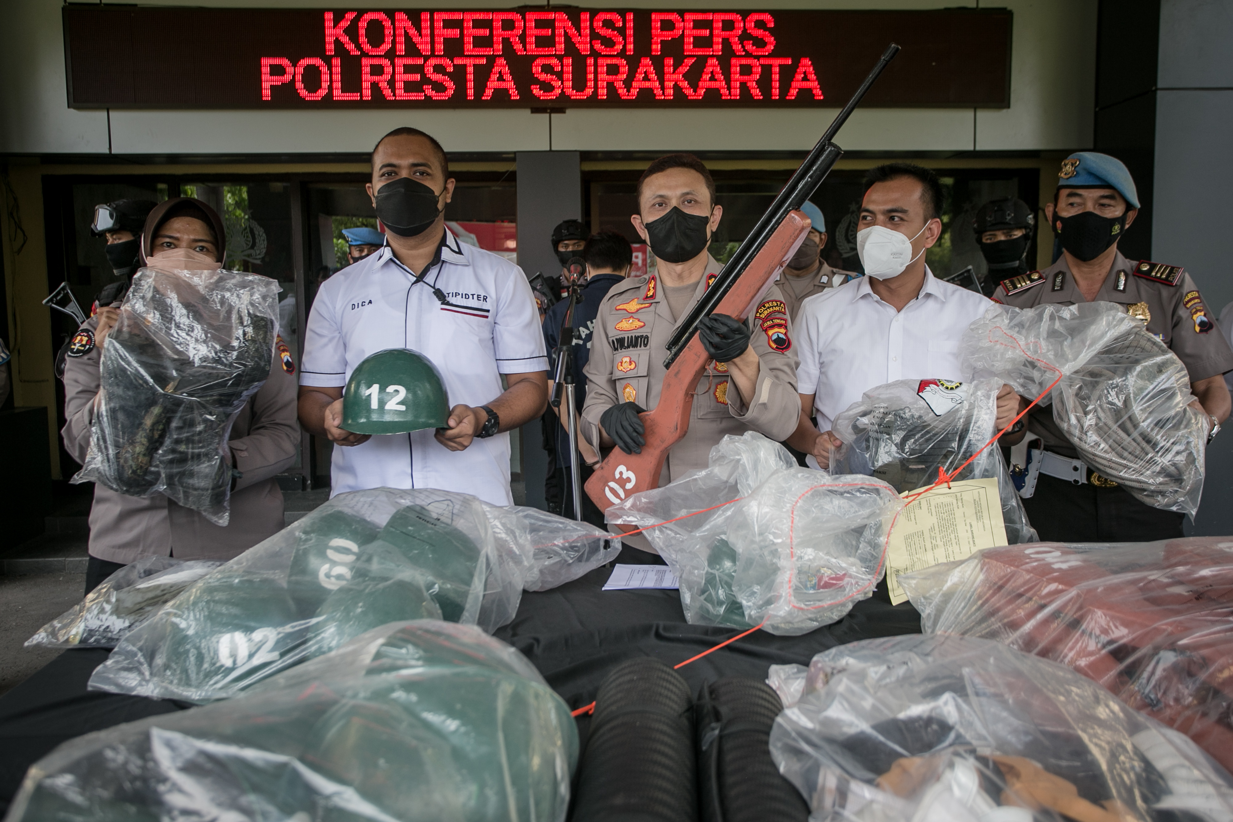 Penyerahan Berkas Perkara Tersangka Menwa UNS