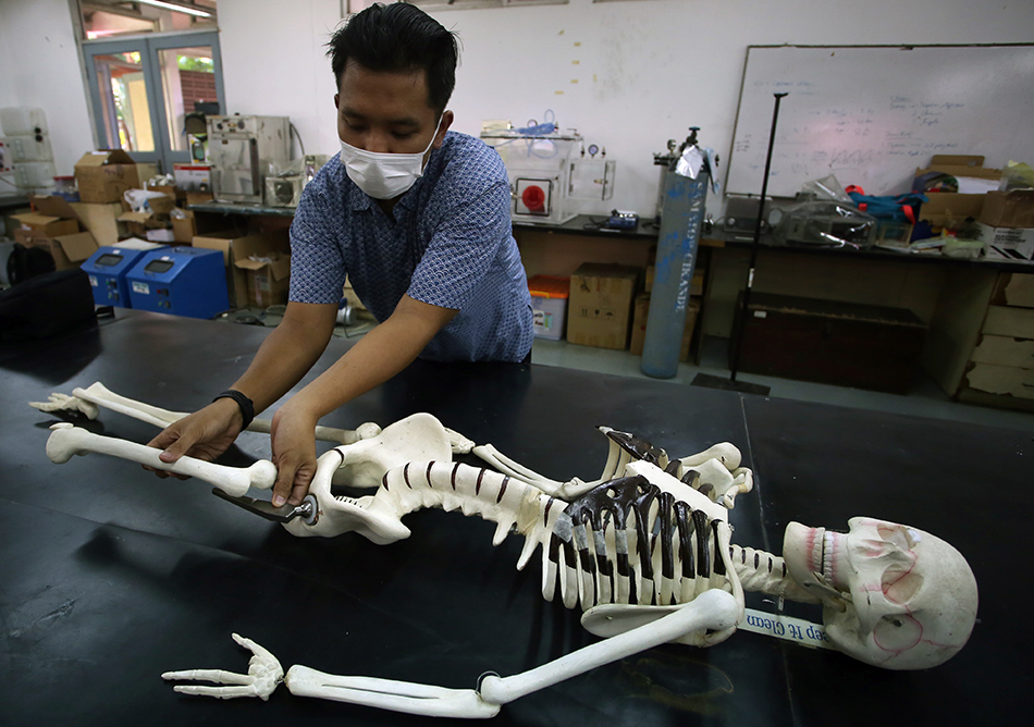 Implan Tulang Pengganti Sendi Panggul 