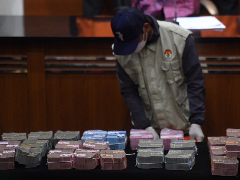 Barang Bukti OTT Wali Kota Bekasi