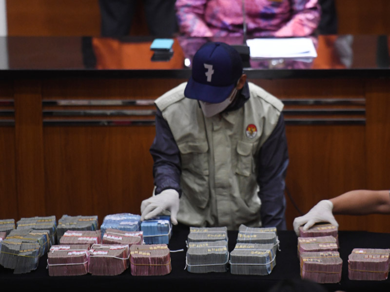 Barang Bukti OTT Wali Kota Bekasi