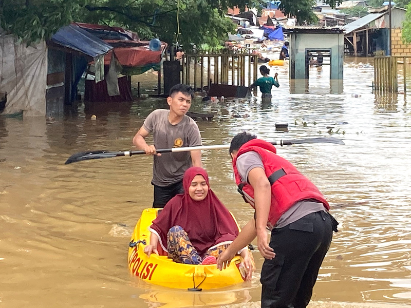 Evakuasi Warga Terjebak Banjir