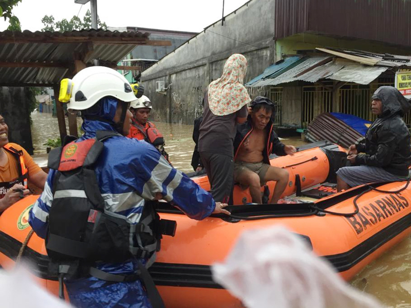 Evakuasi Warga Terjebak Banjir