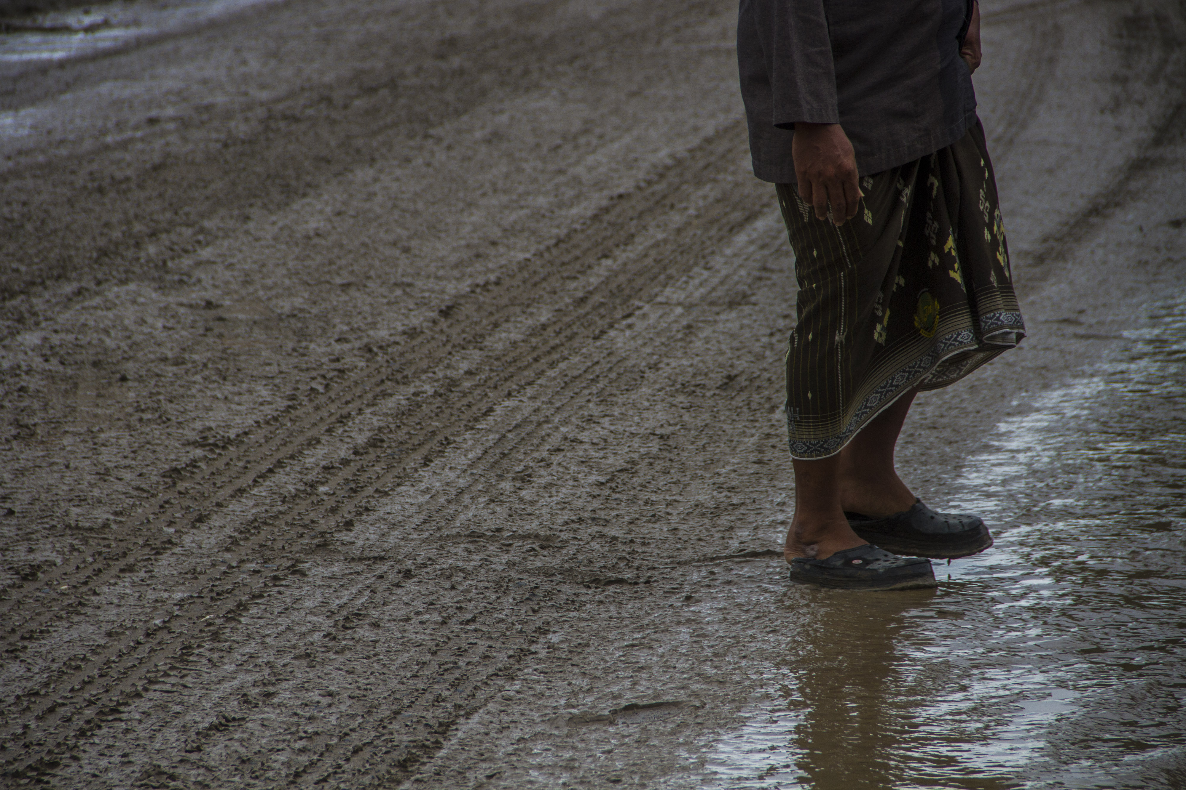 Proyek Jalan Trans Kalimantan Tak Kunjung Selesai