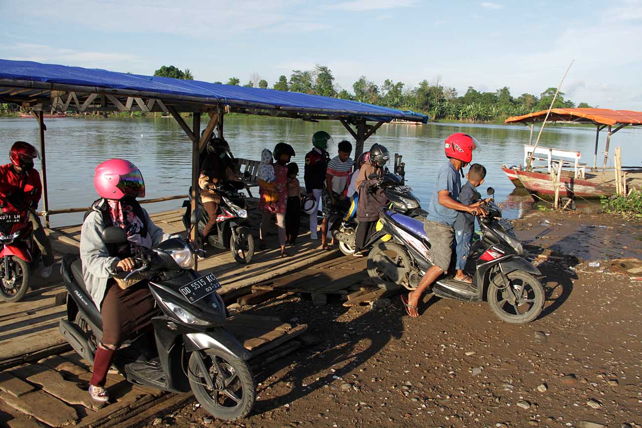 Jasa Perahu Penyeberangan  Sungai di Gowa