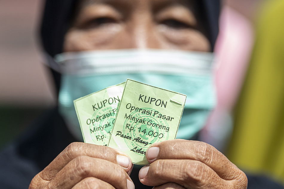 Operasi Pasar Minyak Goreng di Palembang