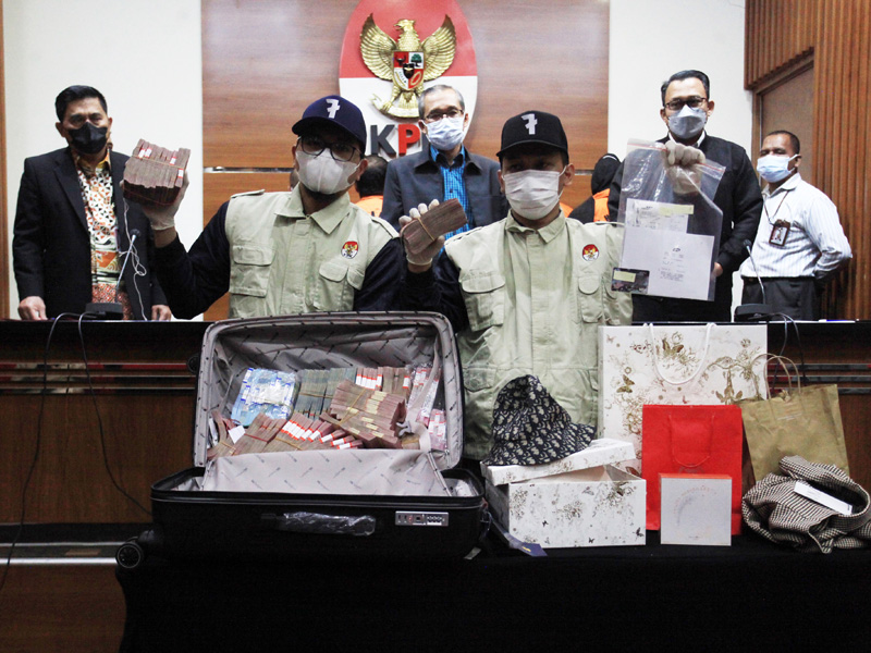 KPK Tahan Bupati Penajam Paser Utara