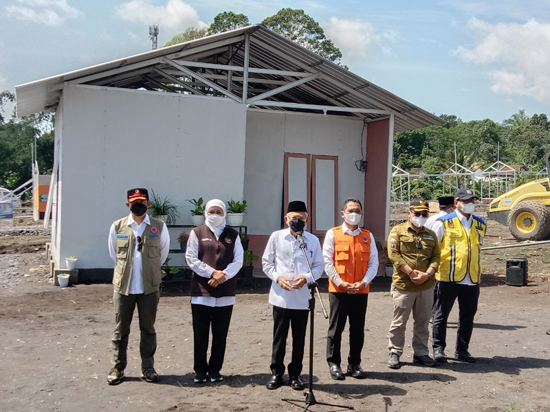 Wakil Presiden Ma'ruf Amin Tinjau Huntara Gunung Semeru