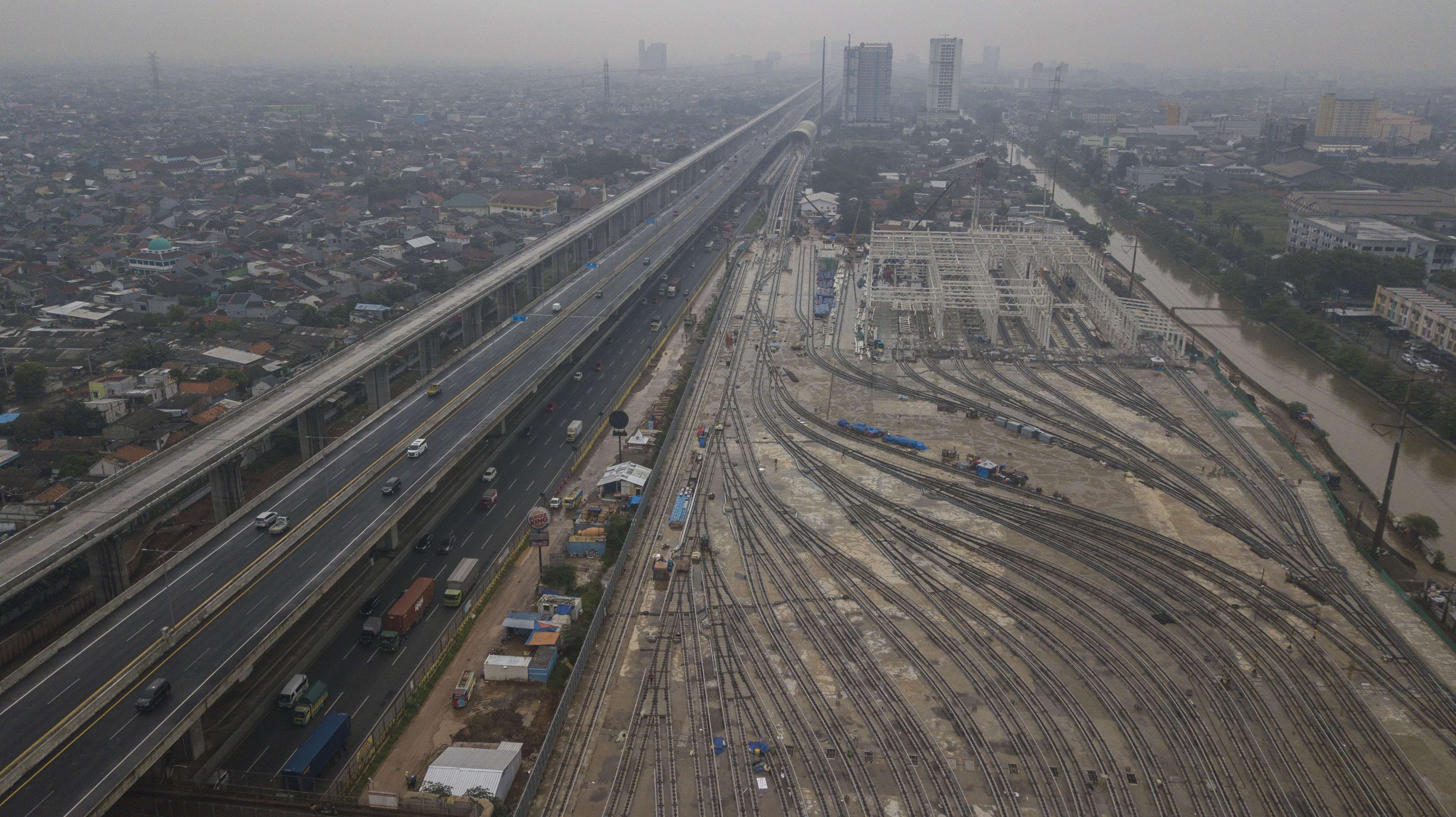 Progres Pembangunan Infrastruktur LRT di Bekasi