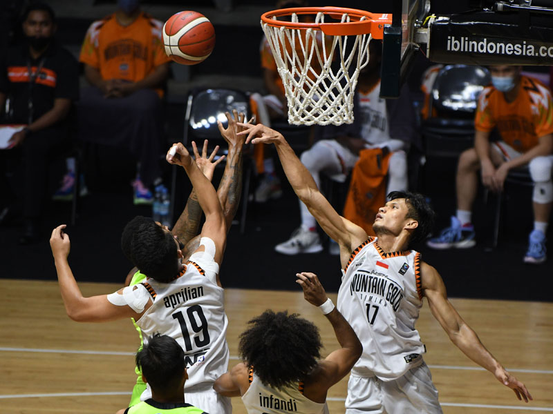 NSH Kalahkan Pacifik Caesar