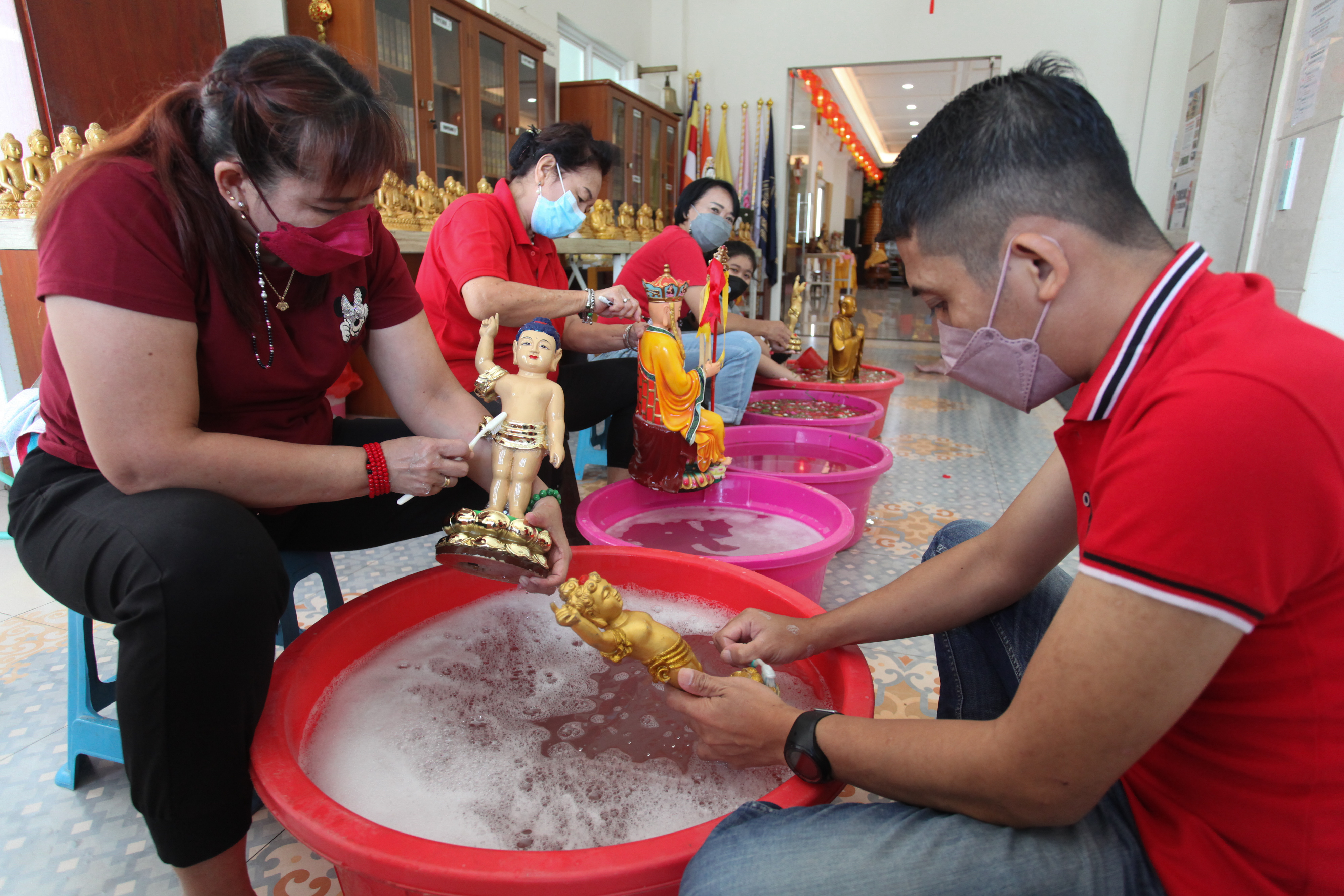 Persiapan Menyambut Tahun Baru Imlek di Surabaya