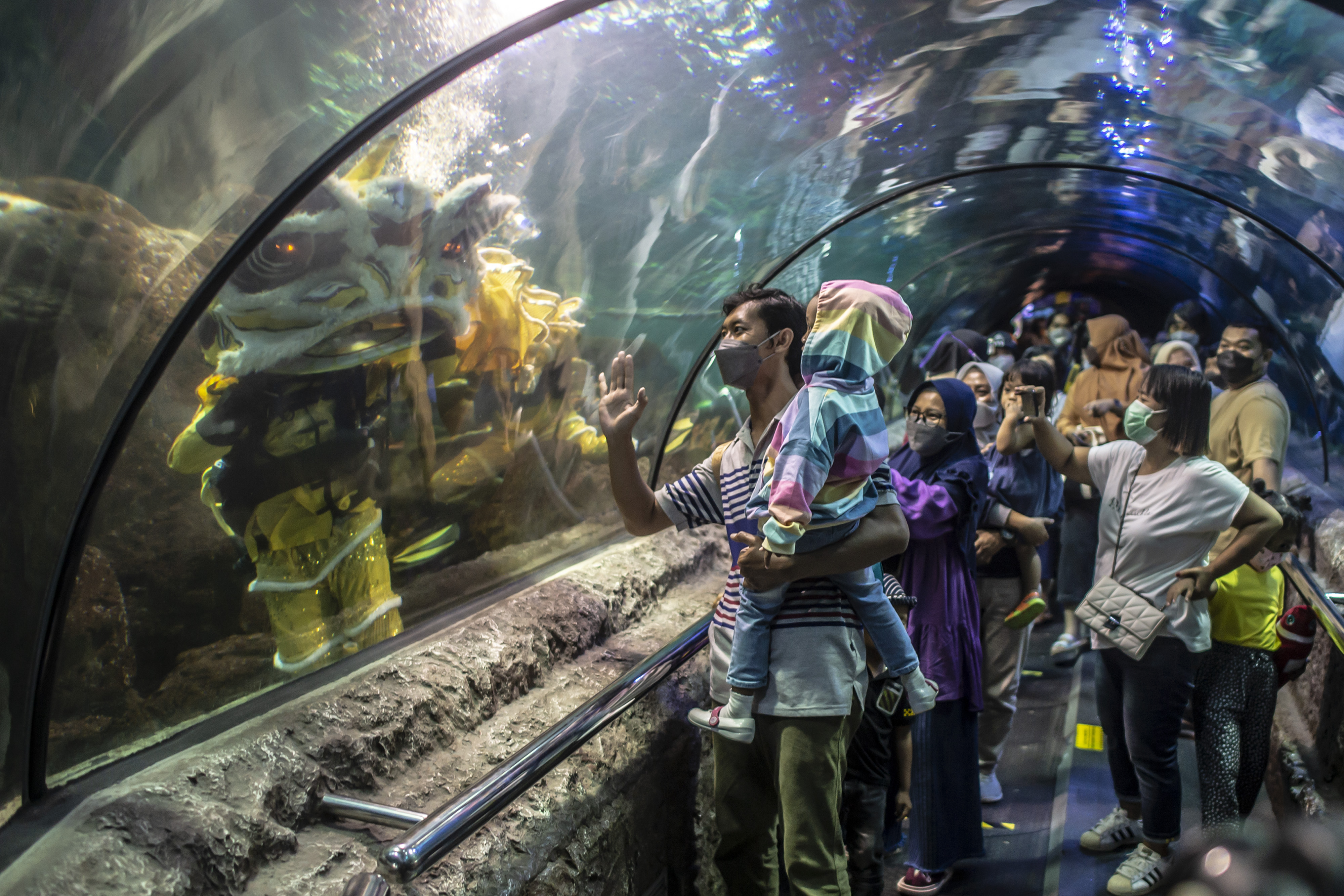 Atraksi Barongsai di Seaworld