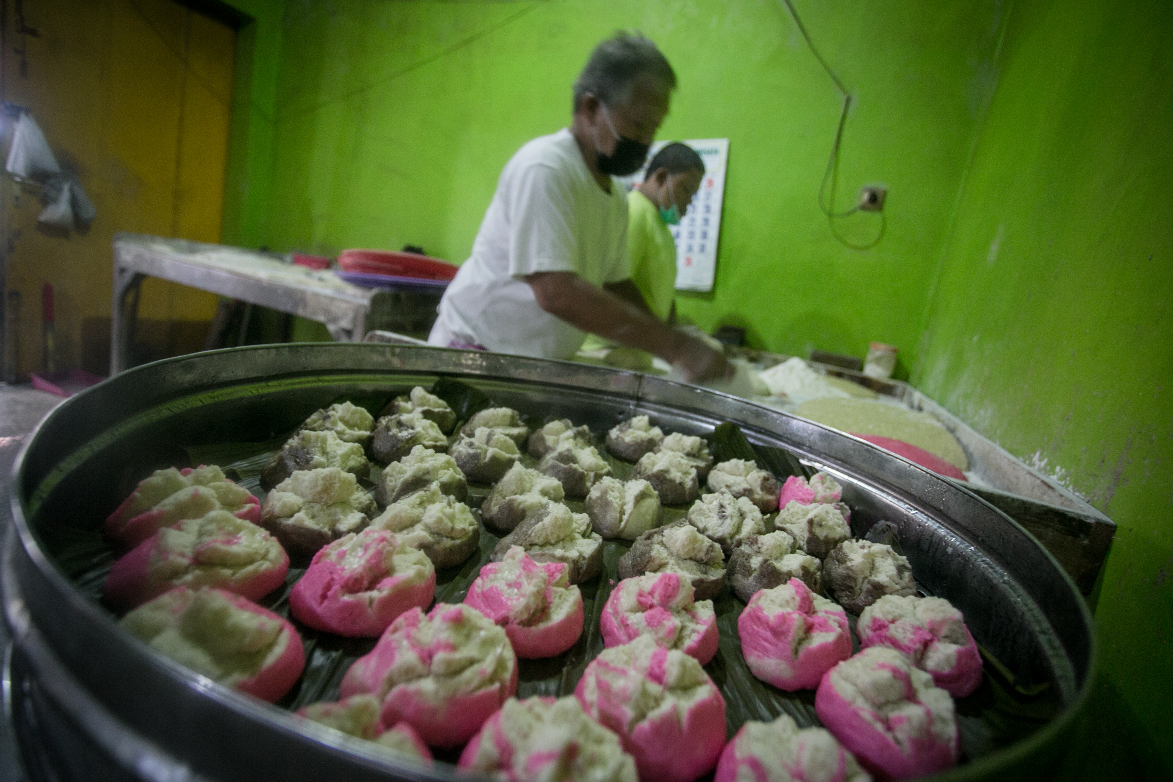 Permintaan Kue Moho Meningkat Jelang Imlek