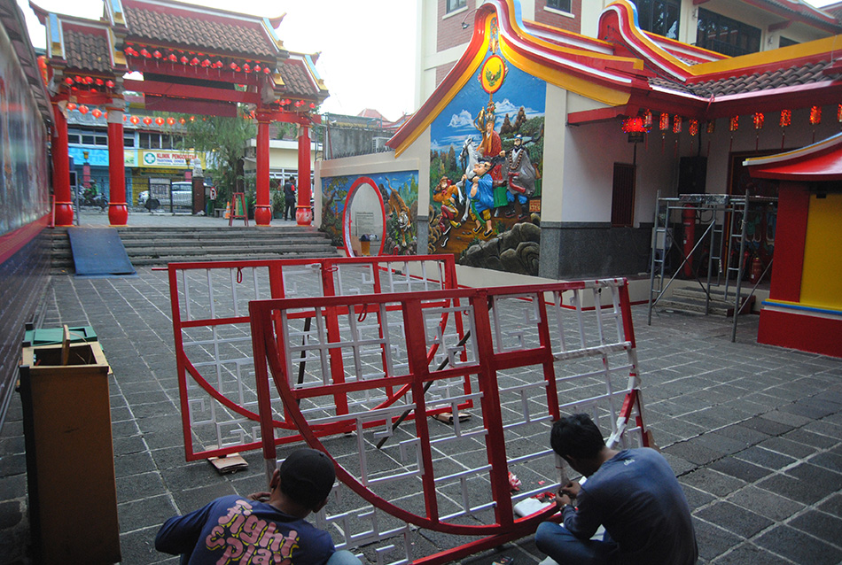 Perisapan Jelang Imlek di Vihara Dhanagun Bogor