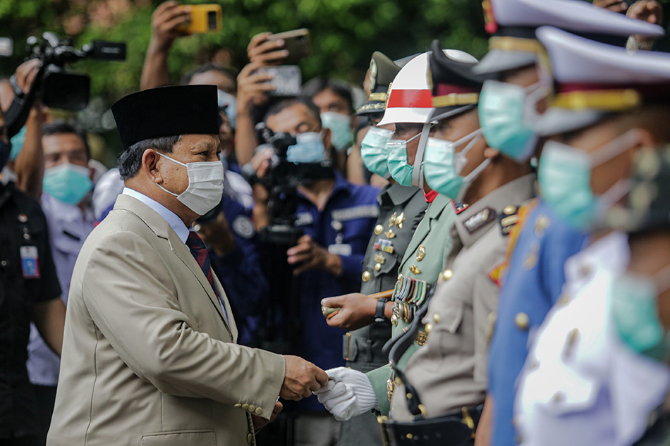 Prabowo Ziarah di TMP Taruna