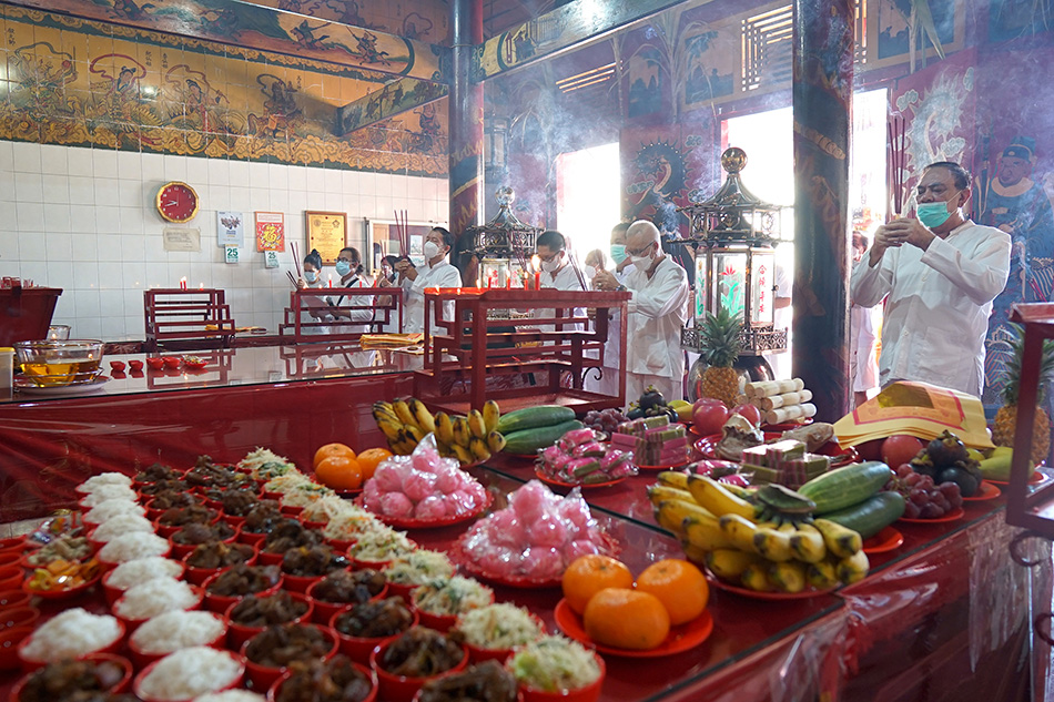 Sembahyang Jelang Perayaan imlek 