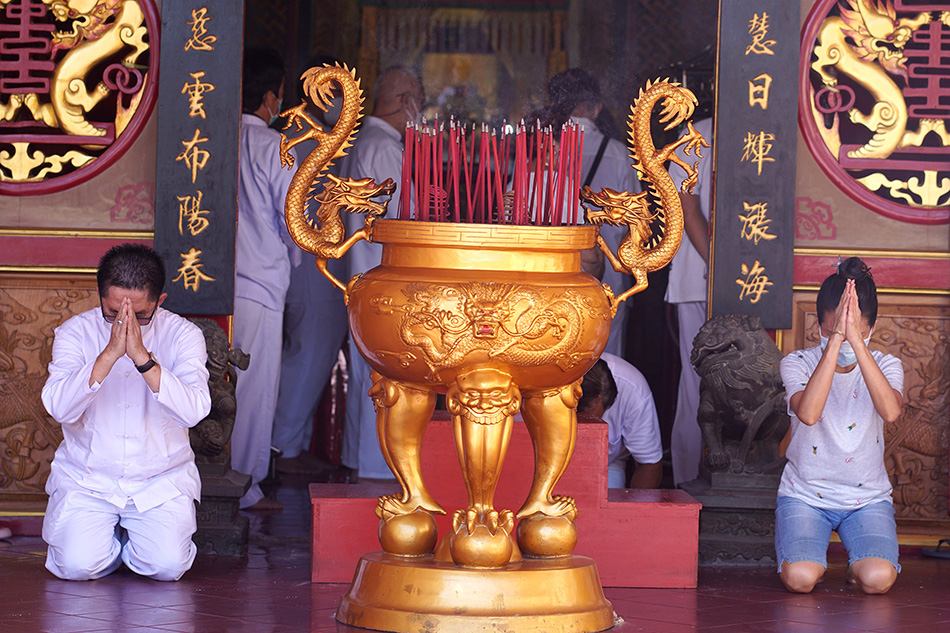 Sembahyang Jelang Perayaan imlek 