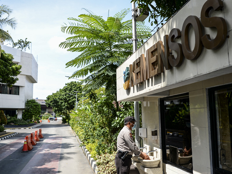 Penguncian Wilayah Di Kantor Kemensos