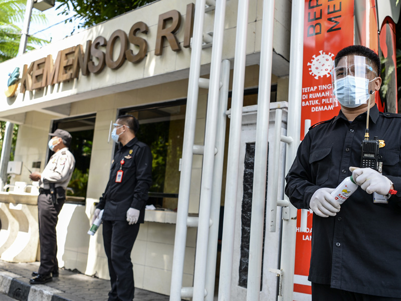 Penguncian Wilayah Di Kantor Kemensos