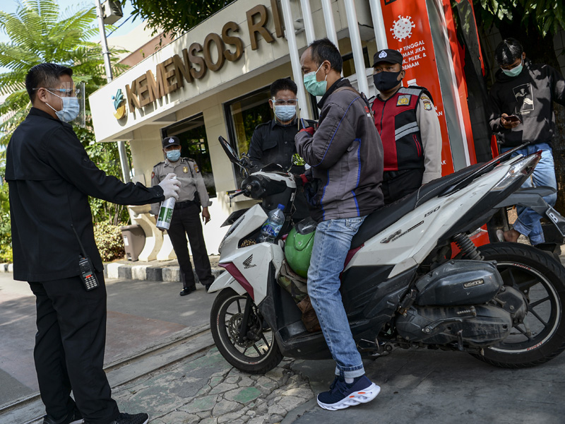 Penguncian Wilayah Di Kantor Kemensos