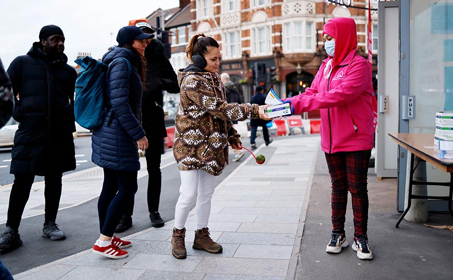 Omikron Terus Meningkat Inggris Bagikan Gratis Alat Tes Antigen Covid-19 
