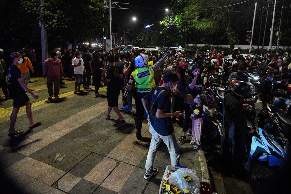 Meski Dilarang, Warga Tetap Rayakan Pergantian Tahun