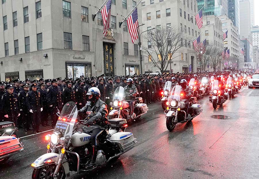 Ribuan Polisi Beri Penghormatan Terakhir Untuk Rivera di New York   