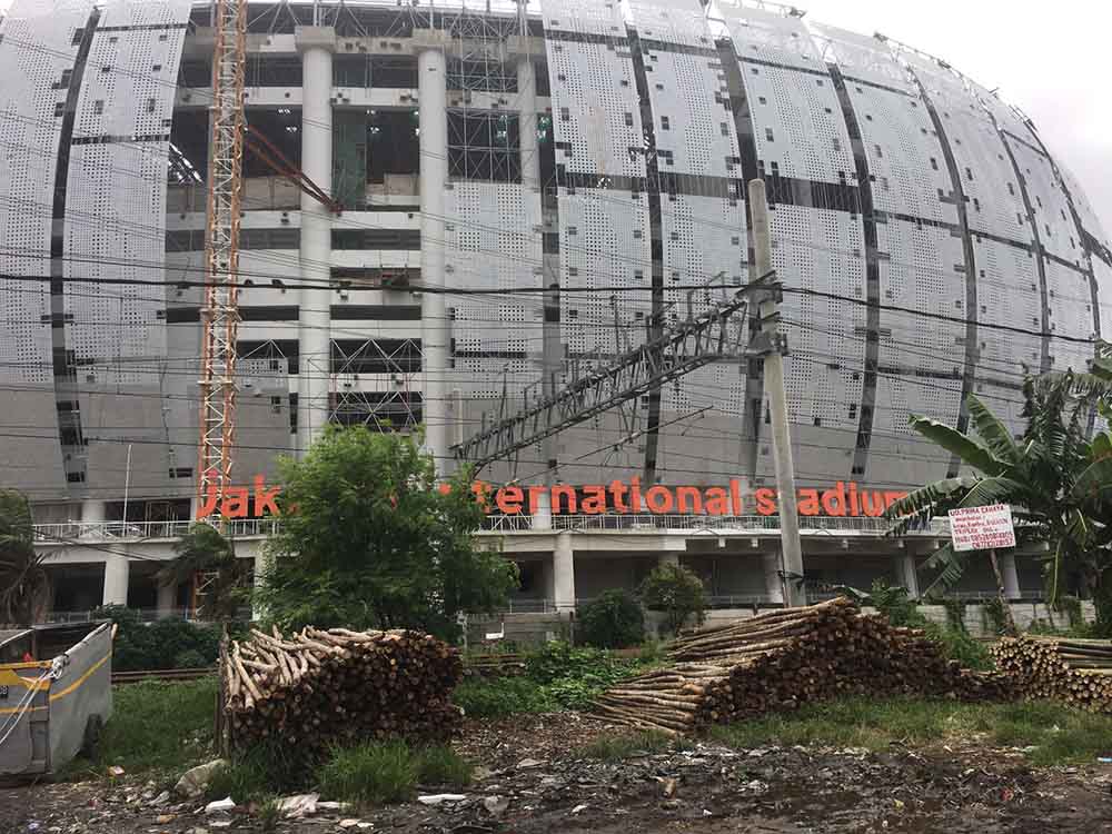 Kekumuhan di Sekitar Jakarta International Stadium (JIS)