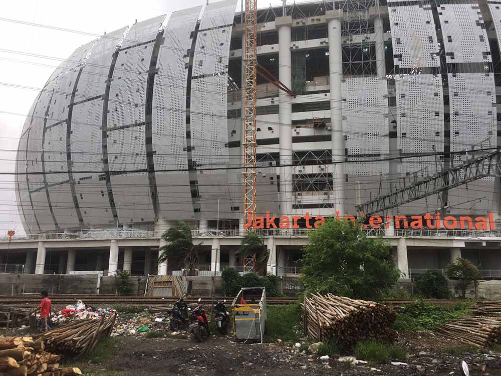 Kekumuhan di Sekitar Jakarta International Stadium (JIS)