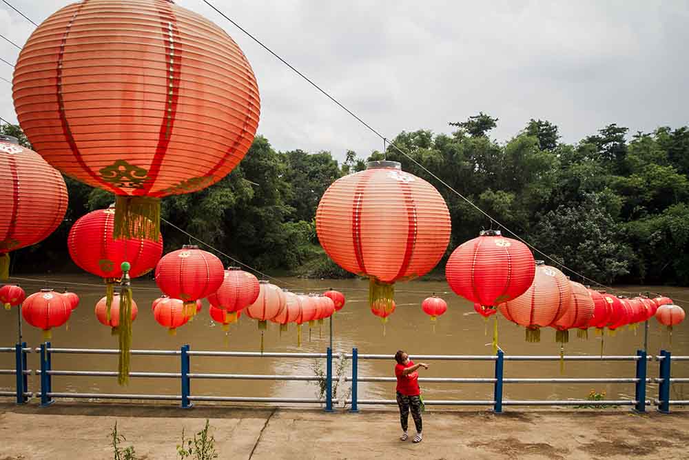 Hamparan Lampion di Tepi Sungai Bengawan Solo