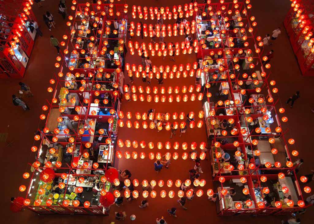 Semarak Dekorasi Imlek di Pusat Perbelanjaan